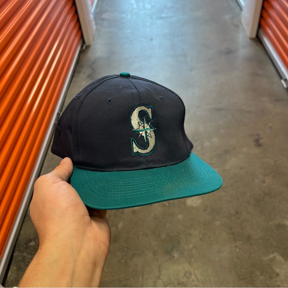 Vintage Seattle Mariners Cap on BD&A Blank
